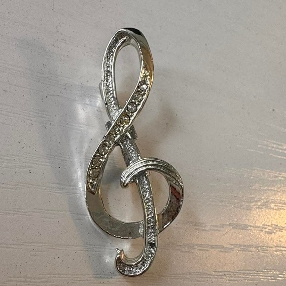 Jewelry - Music note brooch